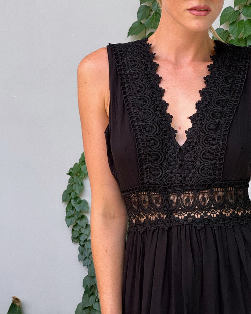 Charlotte - Abito in pizzo artigianale con scollatura a V
