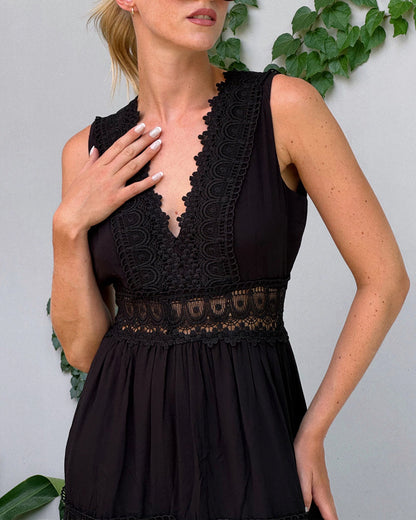 Charlotte - Abito in pizzo artigianale con scollatura a V